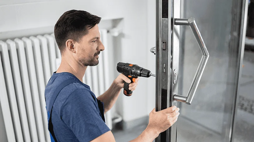 How To Find a Locksmith In Oklahoma City 2 A locksmith technician installing new commercial lock using his driller