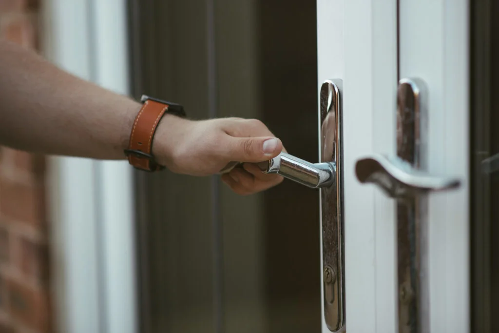 Enhance Home Security with Thunder Locksmith: A Comprehensive Guide to Choosing the Perfect Entry Door Lock 2 Front residential door handle lock in Oklahoma city